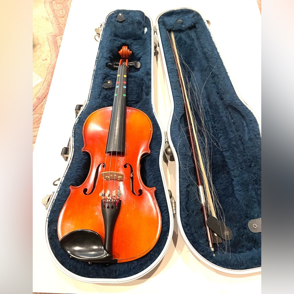 Student Suzuki Violin and Case; Bow needs restringing